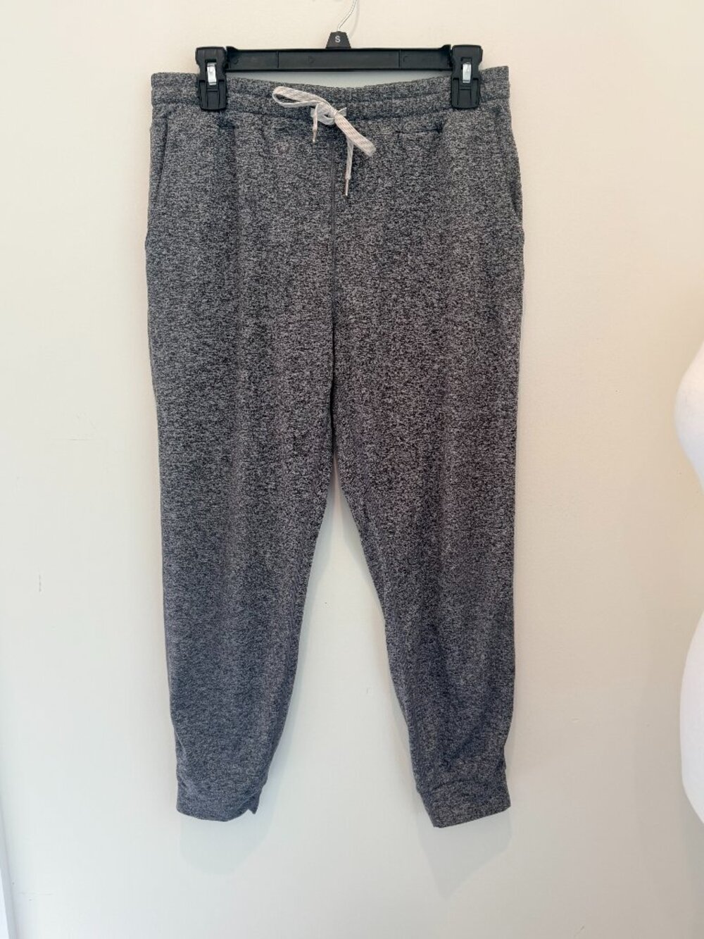Vuori Women's Performance Joggers Gray Heather Knit Pants Size S